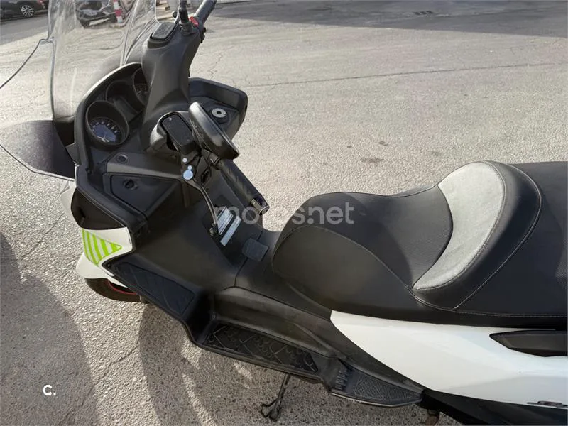 Kymco Super Dink 300 - Vista 6