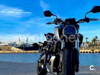 Honda CB125R - Vista 3