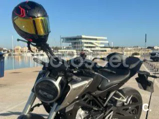 Honda CB125R - Vista 4