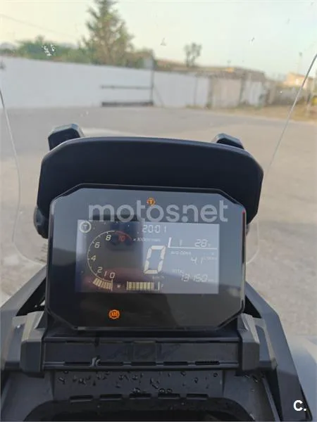 Honda ADV350 - Vista 3