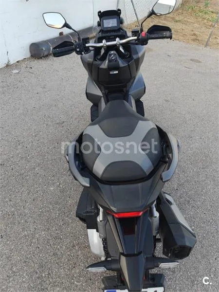 Honda ADV350 - Vista 9
