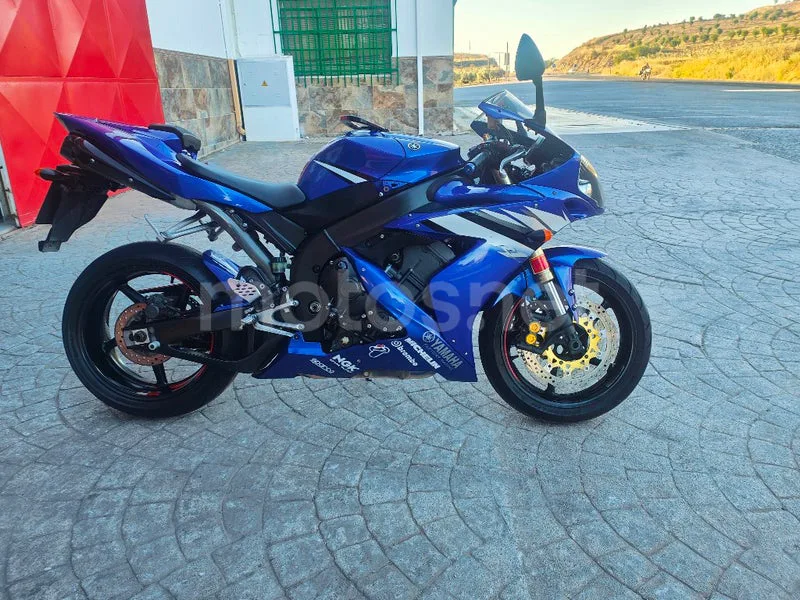 Yamaha YZF-R1 - Vista 12