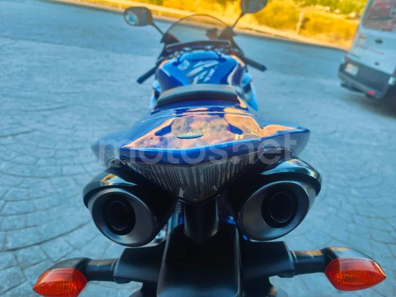 Yamaha YZF-R1 - Vista 9