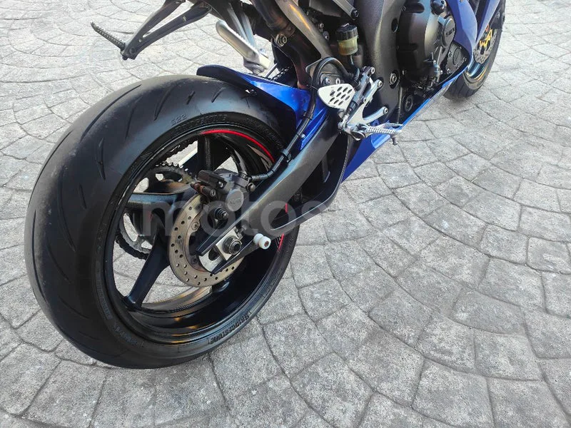 Yamaha YZF-R1 - Vista 10