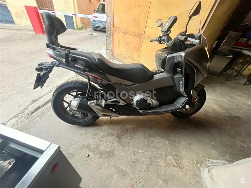 Honda Integra 750 S - Vista 5