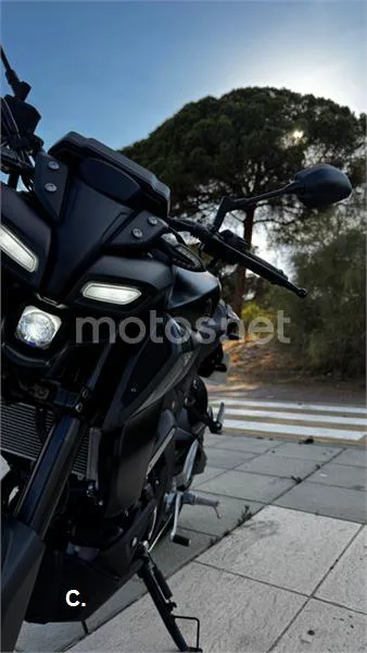 Yamaha MT-125 - Vista 8