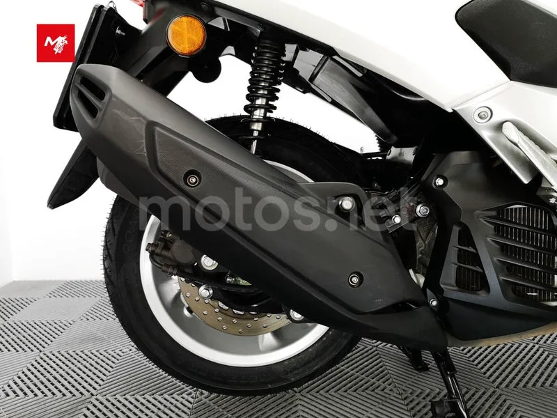 Yamaha NMAX - Vista 13