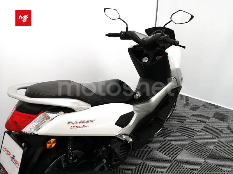 Yamaha NMAX - Vista 8
