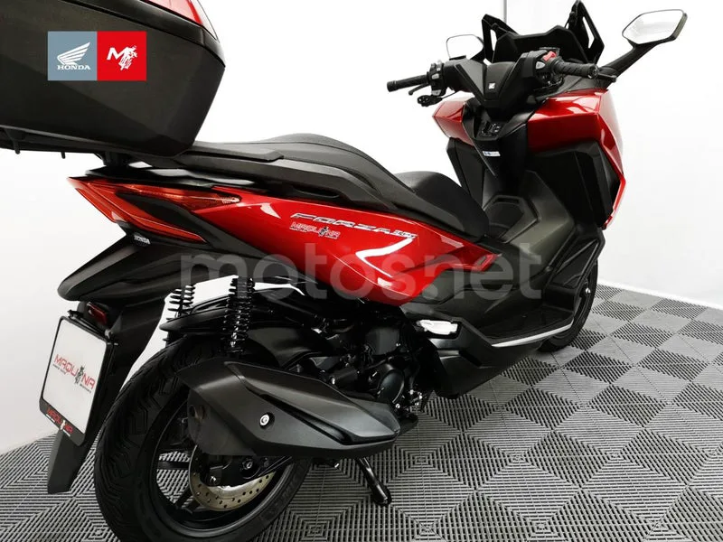 Honda Forza 350 - Vista 4