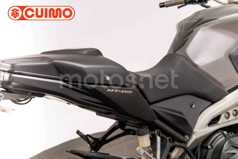Yamaha MT-09 - Vista 16