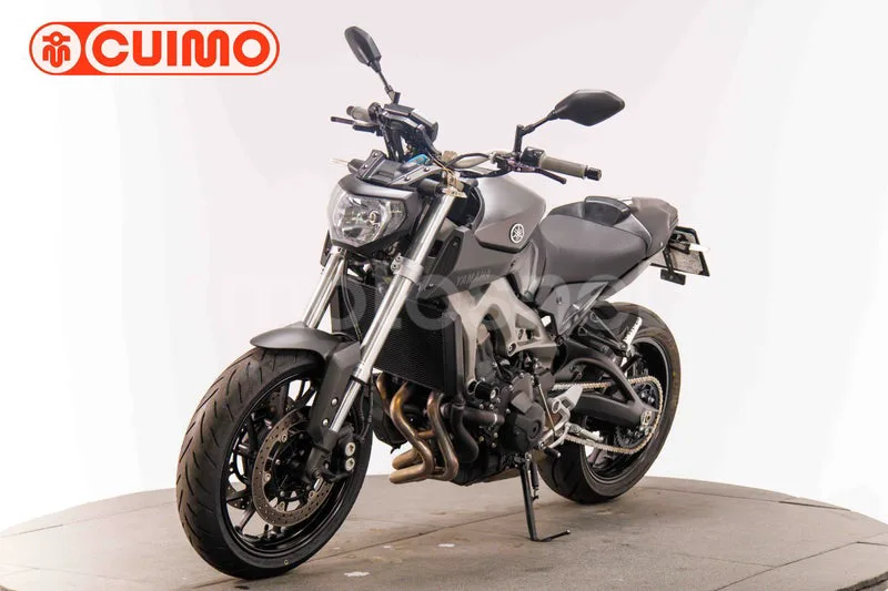 Yamaha MT-09 - Vista 9