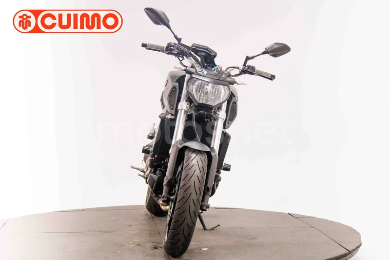 Yamaha MT-09 - Vista 10