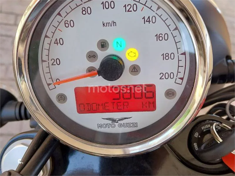 Moto Guzzi V9 - Vista 3