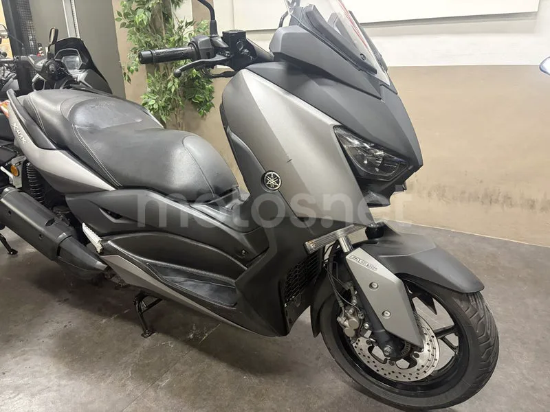 Yamaha XMAX 300 - Vista 3