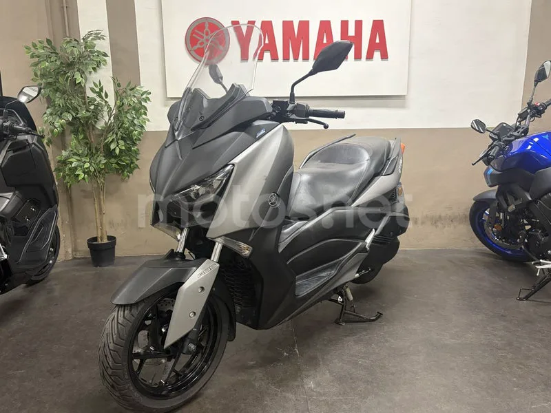 Yamaha XMAX 300 - Vista 4