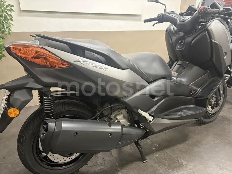 Yamaha XMAX 300 - Vista 7