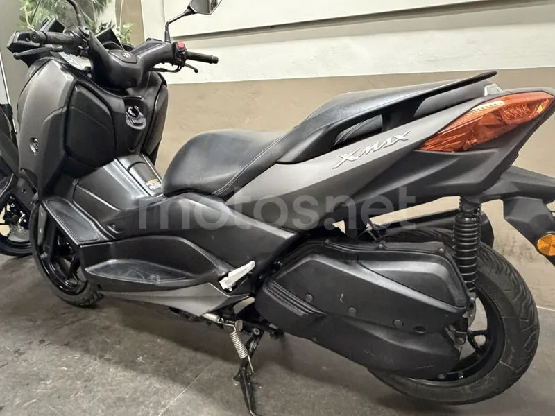 Yamaha XMAX 300 - Vista 8