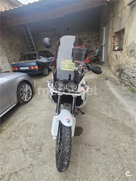 Ducati DesertX - Vista 3