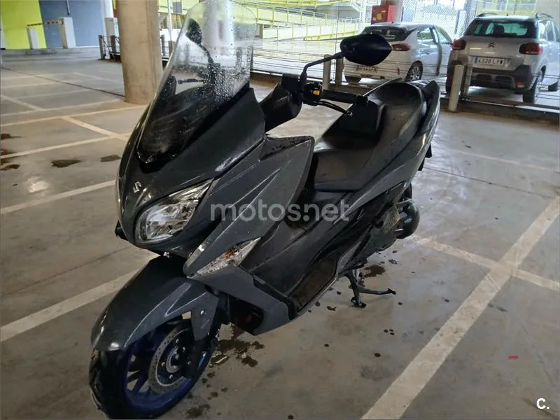 Suzuki Burgman 400 5200 € 2022 Sevilla - 1