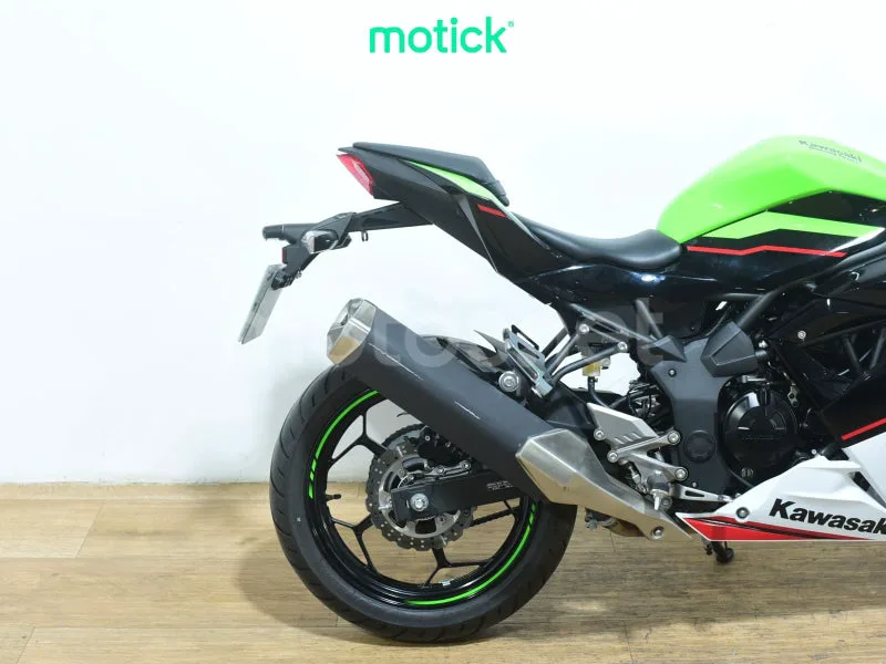 Kawasaki Ninja 125 - Vista 3