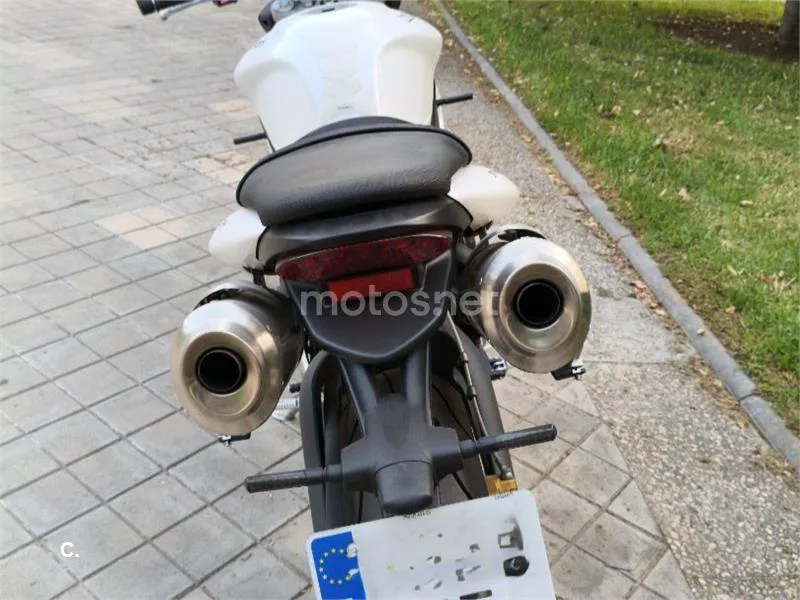 Triumph Street Triple - Vista 15