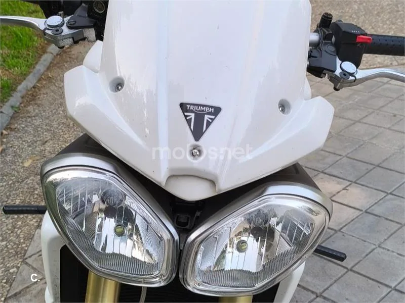 Triumph Street Triple - Vista 16