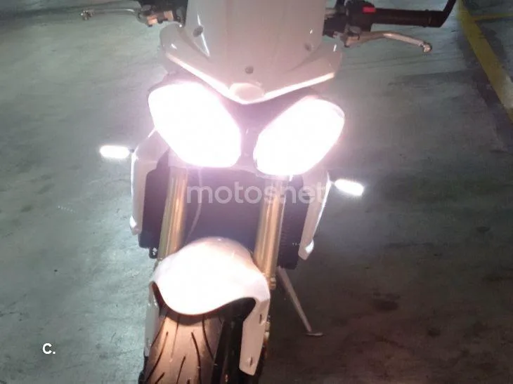 Triumph Street Triple - Vista 6