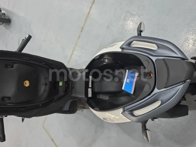 Piaggio MP3 - Vista 8
