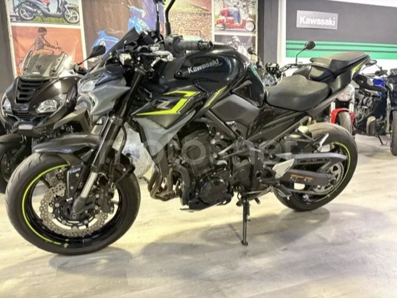 Kawasaki Z900 - Vista 3