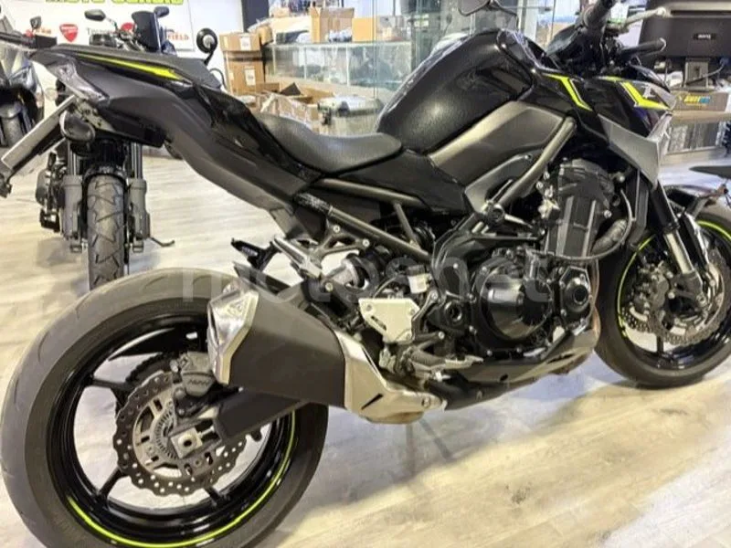 Kawasaki Z900 - Vista 5