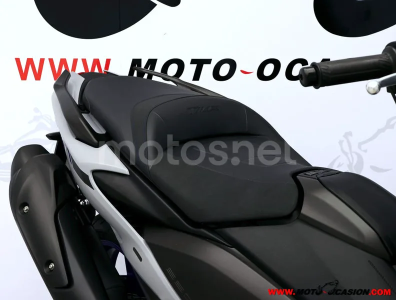 Yamaha TMAX - Vista 11