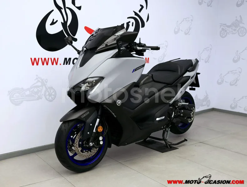 Yamaha TMAX - Vista 8