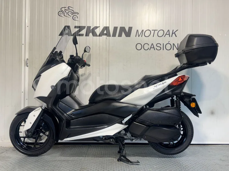 Yamaha XMAX 300 - Vista 3