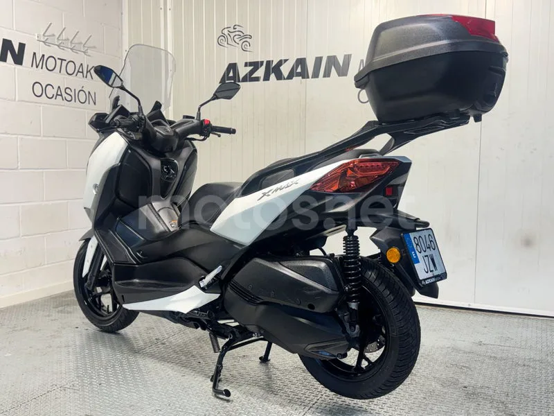 Yamaha XMAX 300 - Vista 4