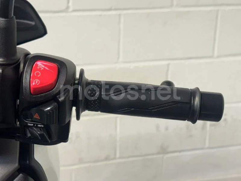 Yamaha XMAX 300 - Vista 7