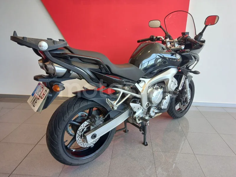 Yamaha FZ6 Fazer - Vista 3