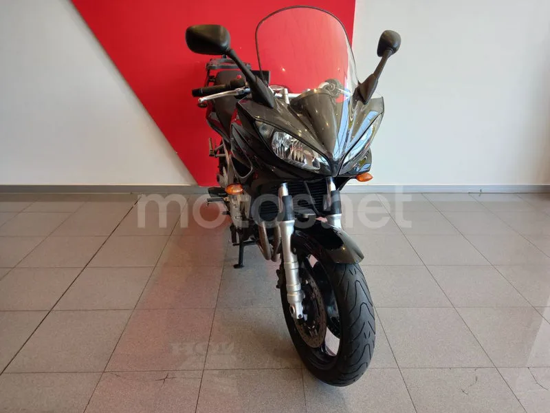 Yamaha FZ6 Fazer - Vista 4