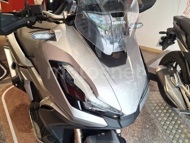 Honda ADV350 - Vista 3