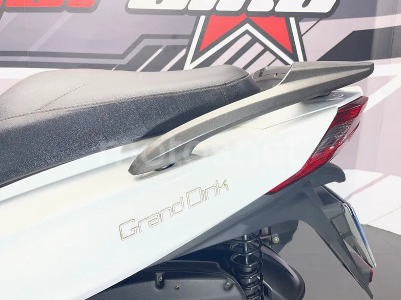 Kymco Grand Dink 300 - Vista 19