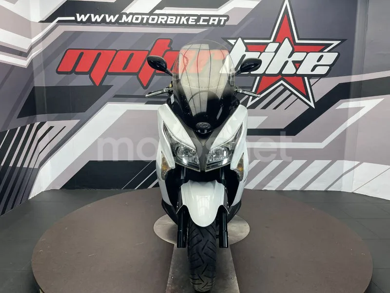 Kymco Grand Dink 300 - Vista 3
