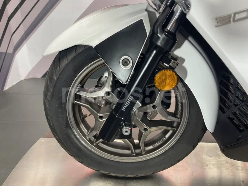 Kymco Grand Dink 300 - Vista 21