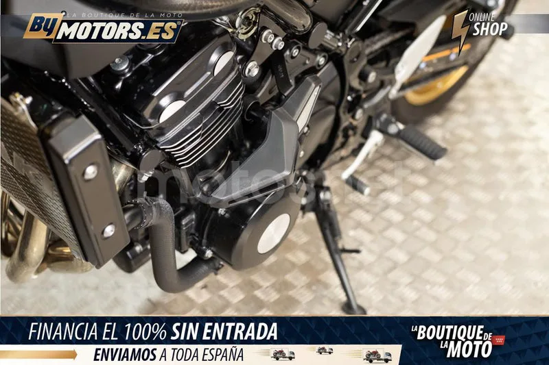 Kawasaki Z900RS - Vista 25