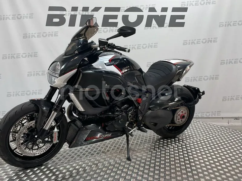 Ducati Diavel - Vista 3