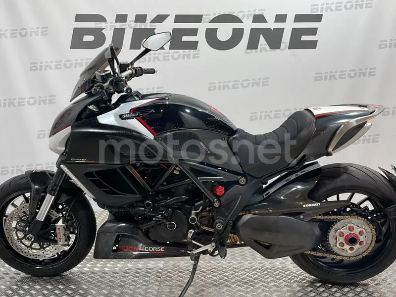 Ducati Diavel - Vista 4