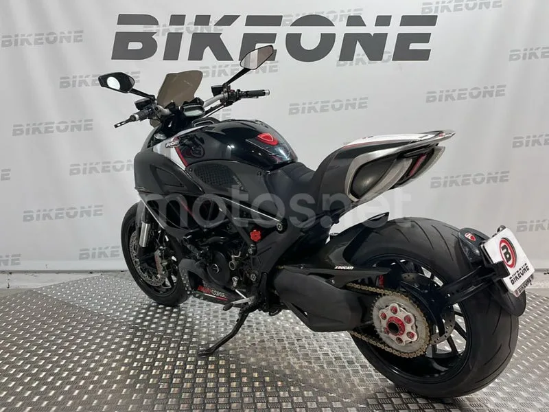 Ducati Diavel - Vista 6