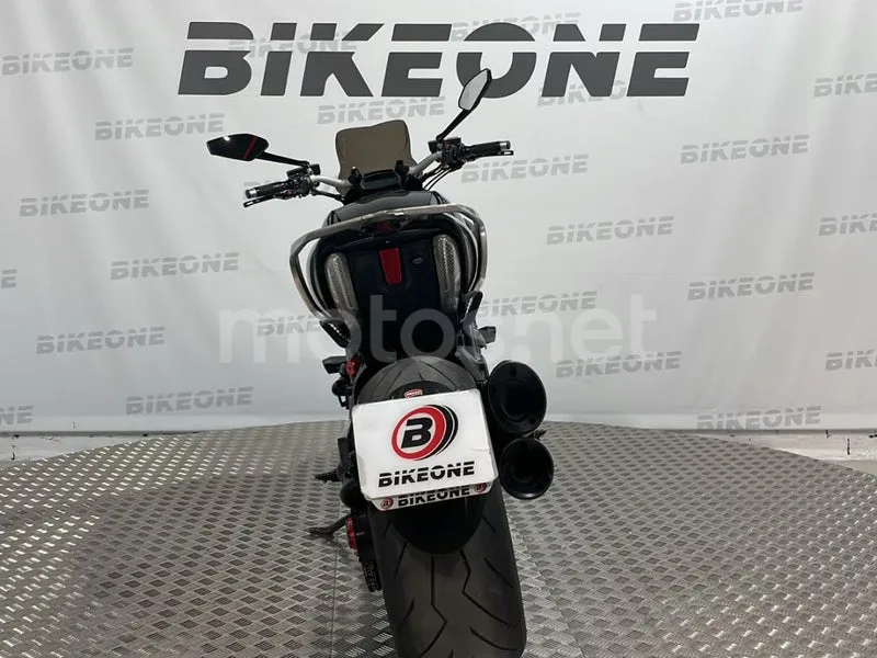 Ducati Diavel - Vista 7