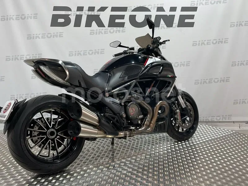 Ducati Diavel - Vista 8