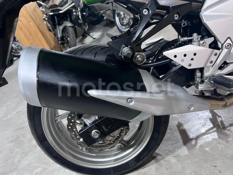 Kawasaki Z750 - Vista 12