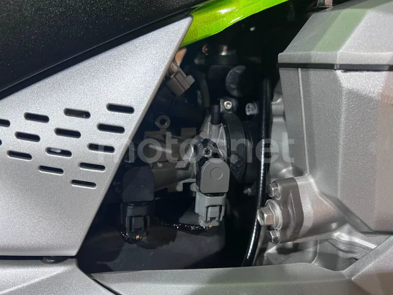 Kawasaki Z750 - Vista 18