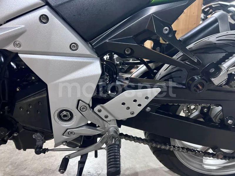 Kawasaki Z750 - Vista 19
